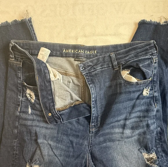 American Eagle Plus Size Women's Distressed Next Level Stretch Jeans - Picture 4 of 5